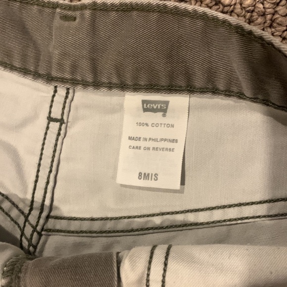 Levi’s Mom Jean Shorts - Picture 5 of 8